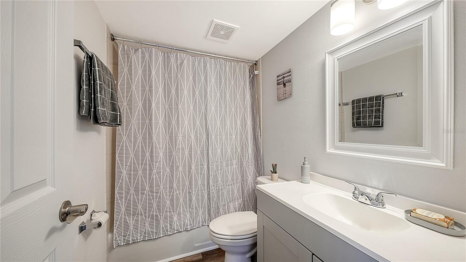 631 N Orange Ave #108 Property Photo 21