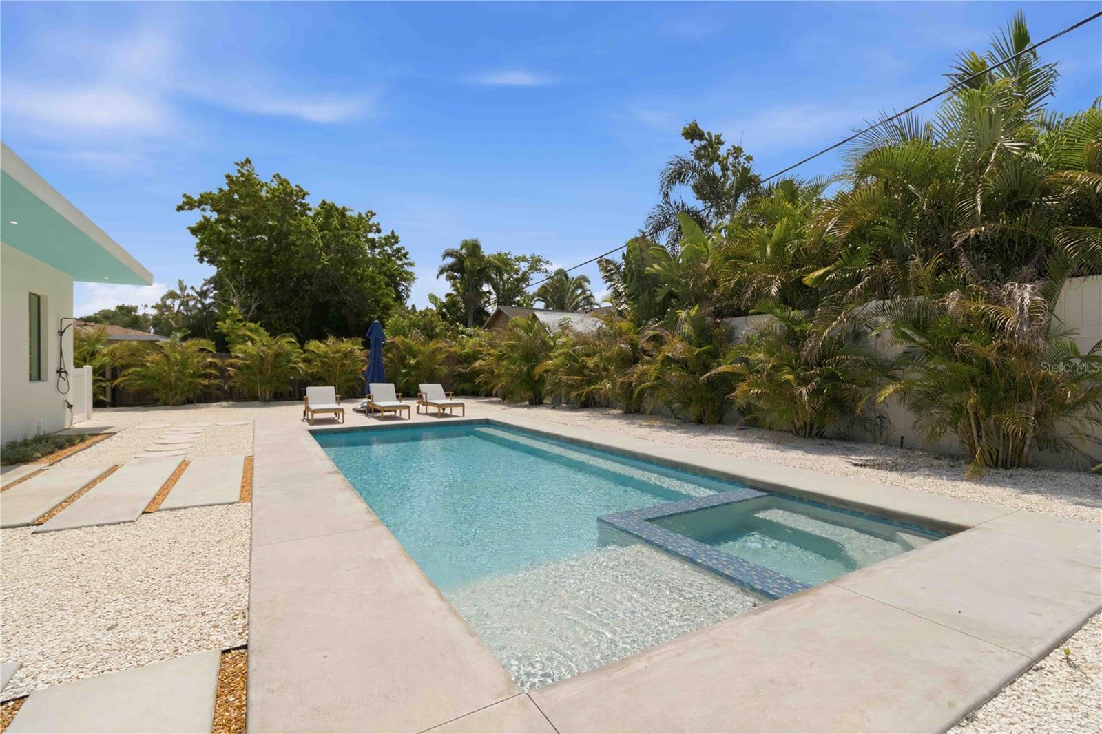 2306 Valencia Dr Property Photo 14
