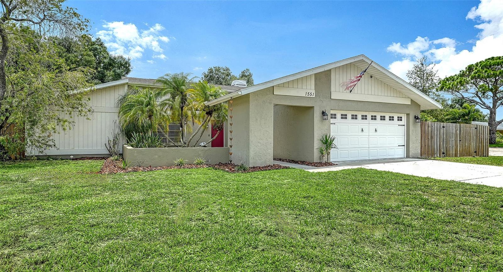 1551 Georgetowne Ln Property Photo 1
