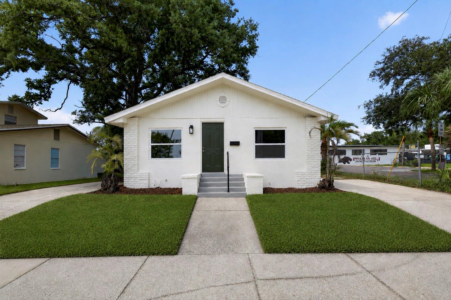 1186 Palmetto St Property Photo 1