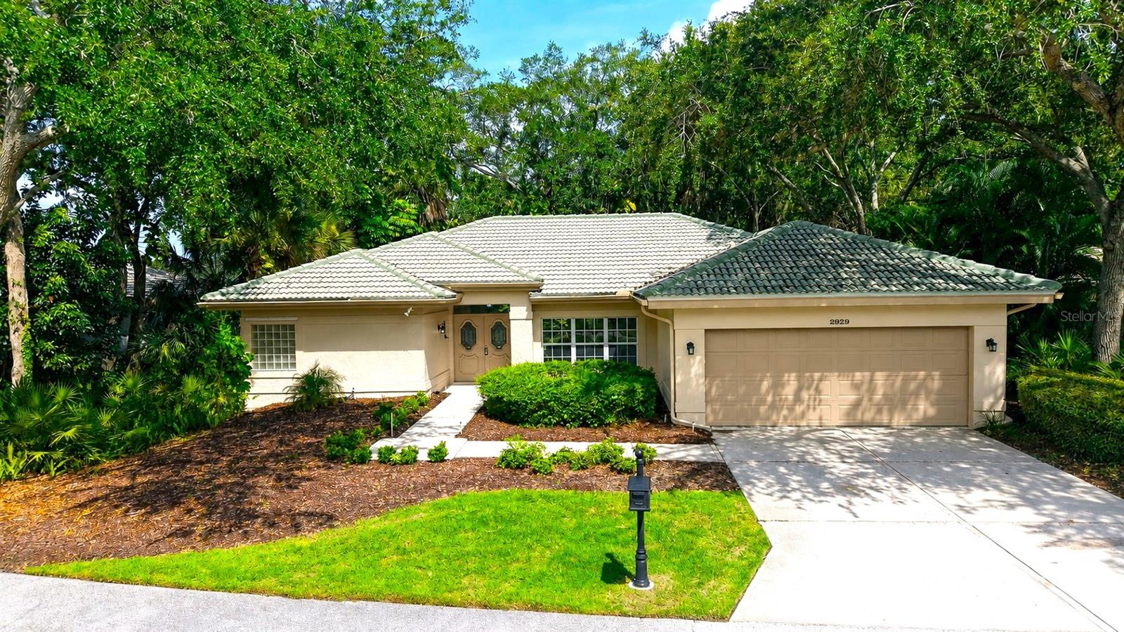 2929 Sandringham Pl Property Photo 2