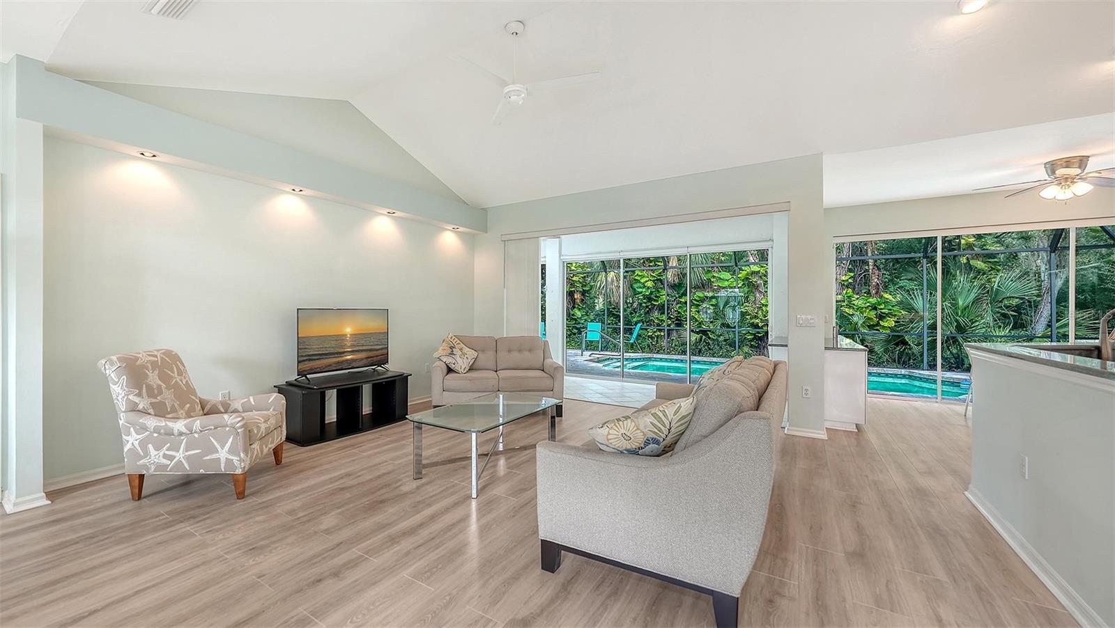 2929 Sandringham Pl Property Photo 3