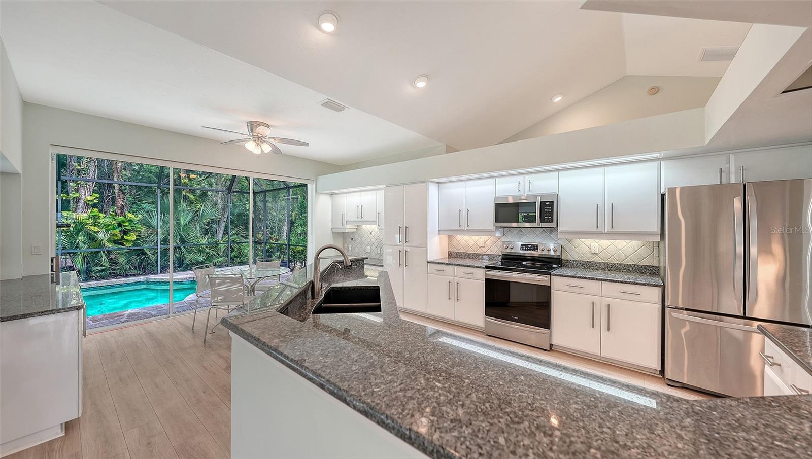 2929 Sandringham Pl Property Photo 4