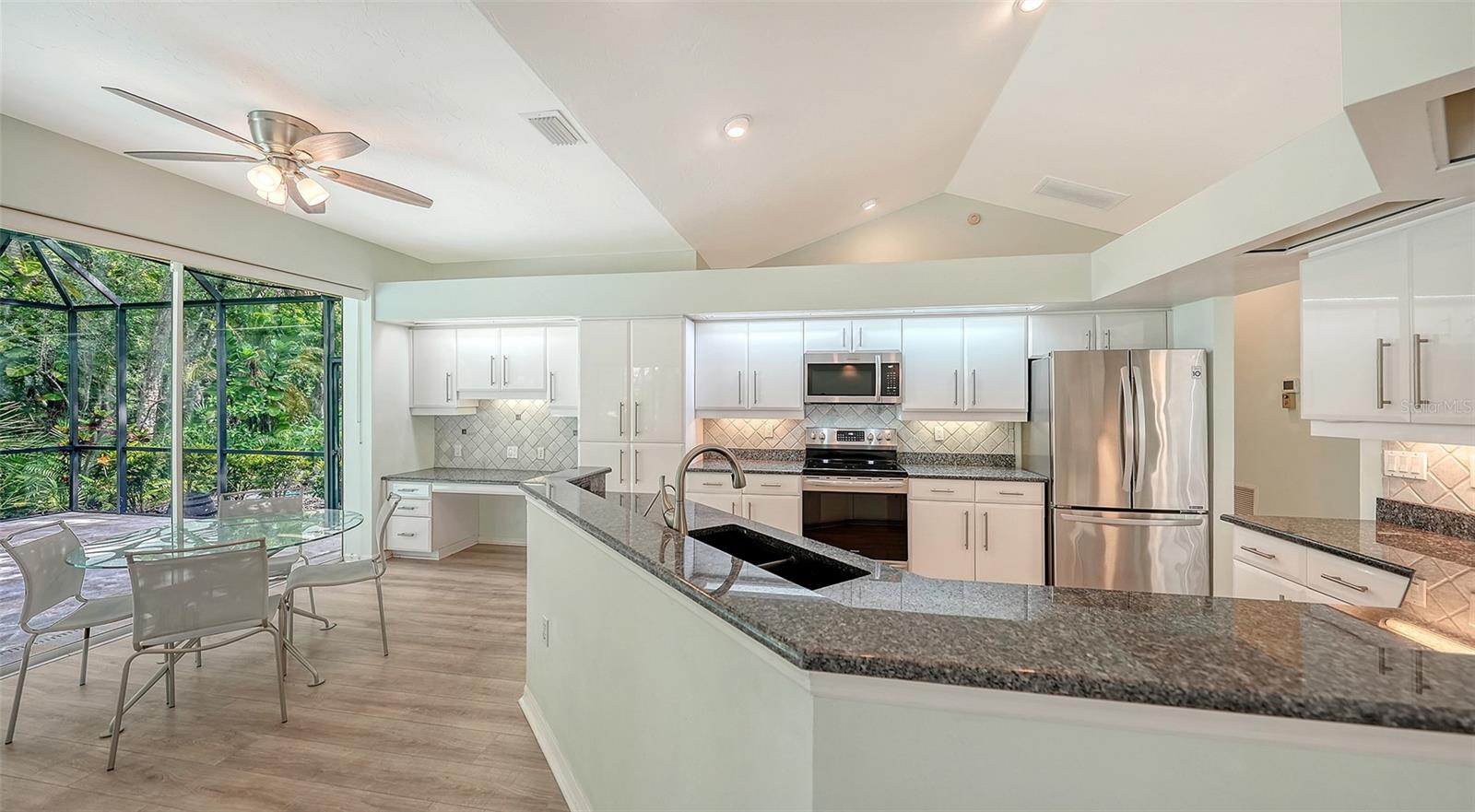 2929 Sandringham Pl Property Photo 9