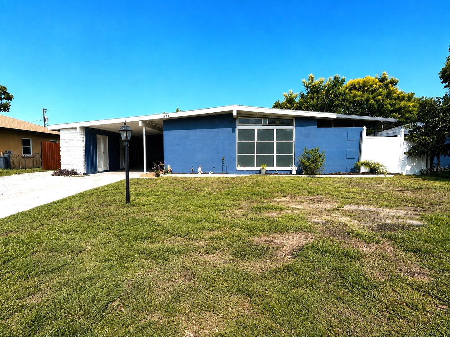 1004 Dartmouth Dr Property Photo 1