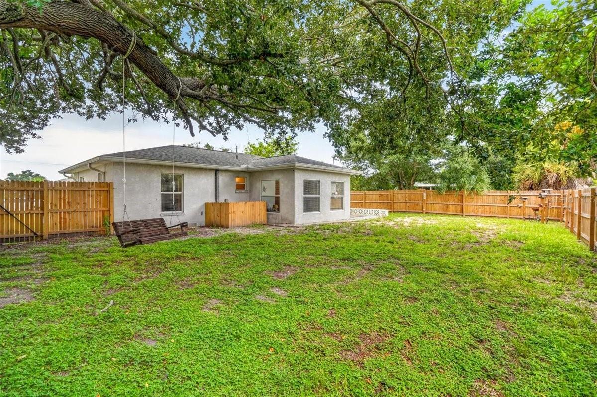 879 E Seminole Dr Property Photo 30