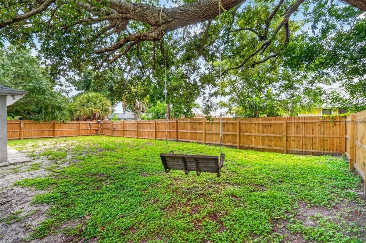 879 E Seminole Dr Property Photo 34