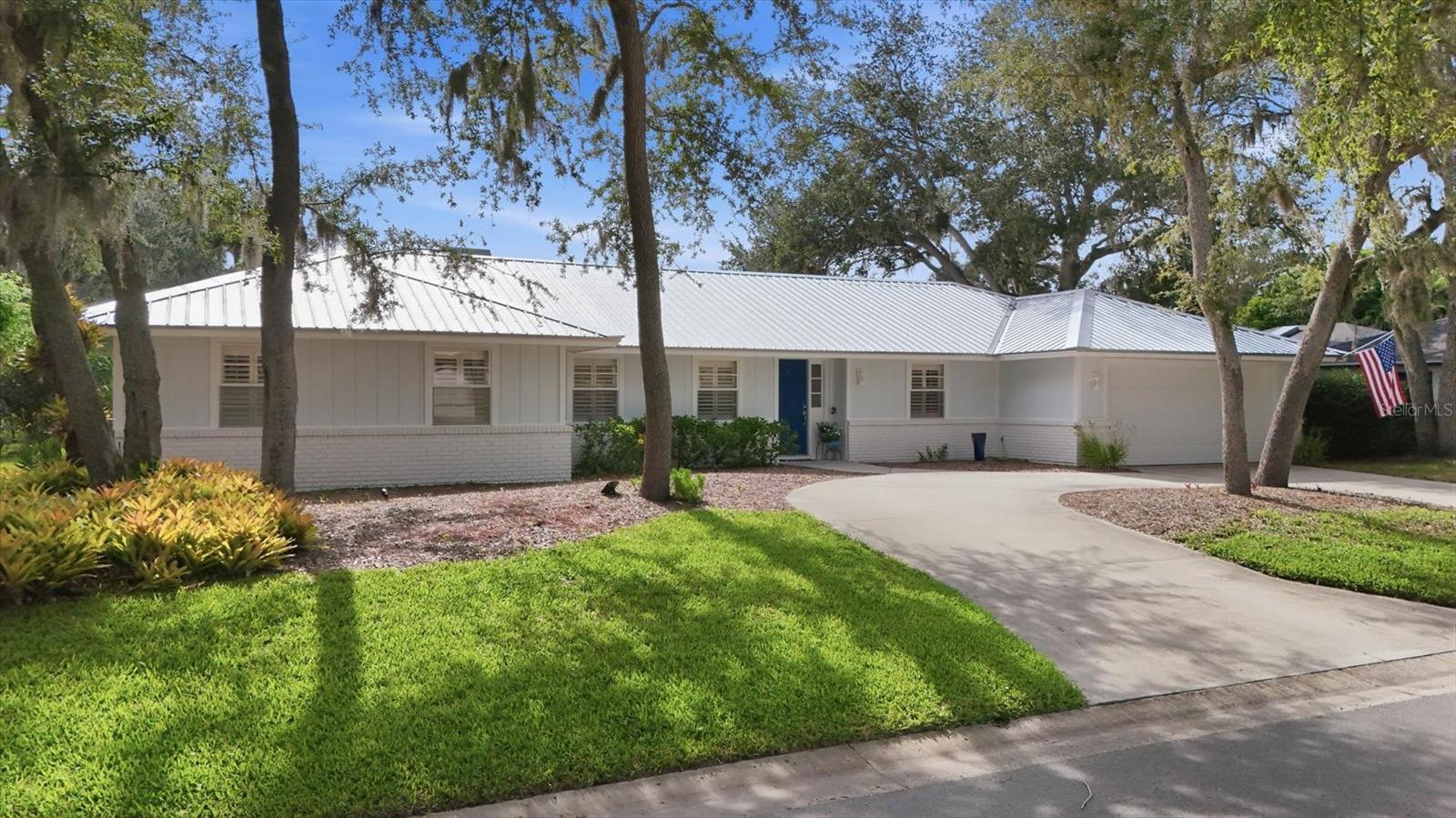 5505 Beneva Woods Cir Property Photo 1