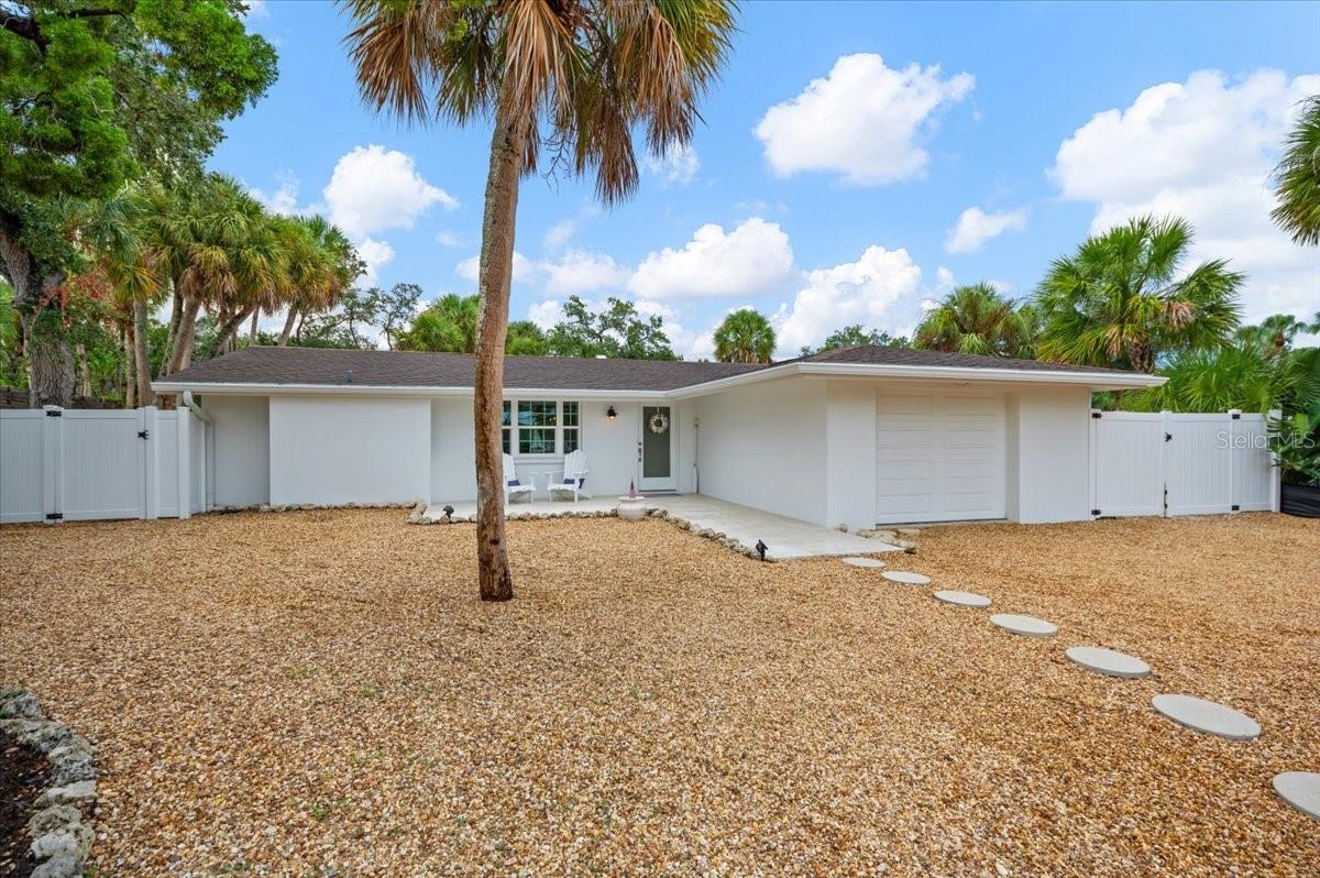 5125 Sandy Beach Ave Property Photo 2
