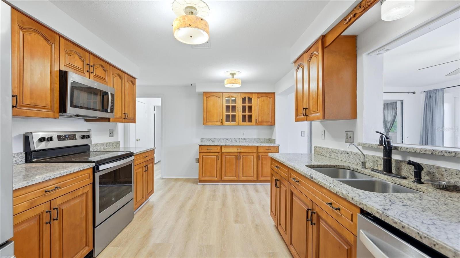 1329 Nantucket Rd Property Photo 3