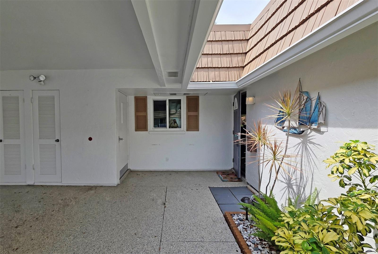 5468 Riverbluff Cir #v-40 Property Photo 3