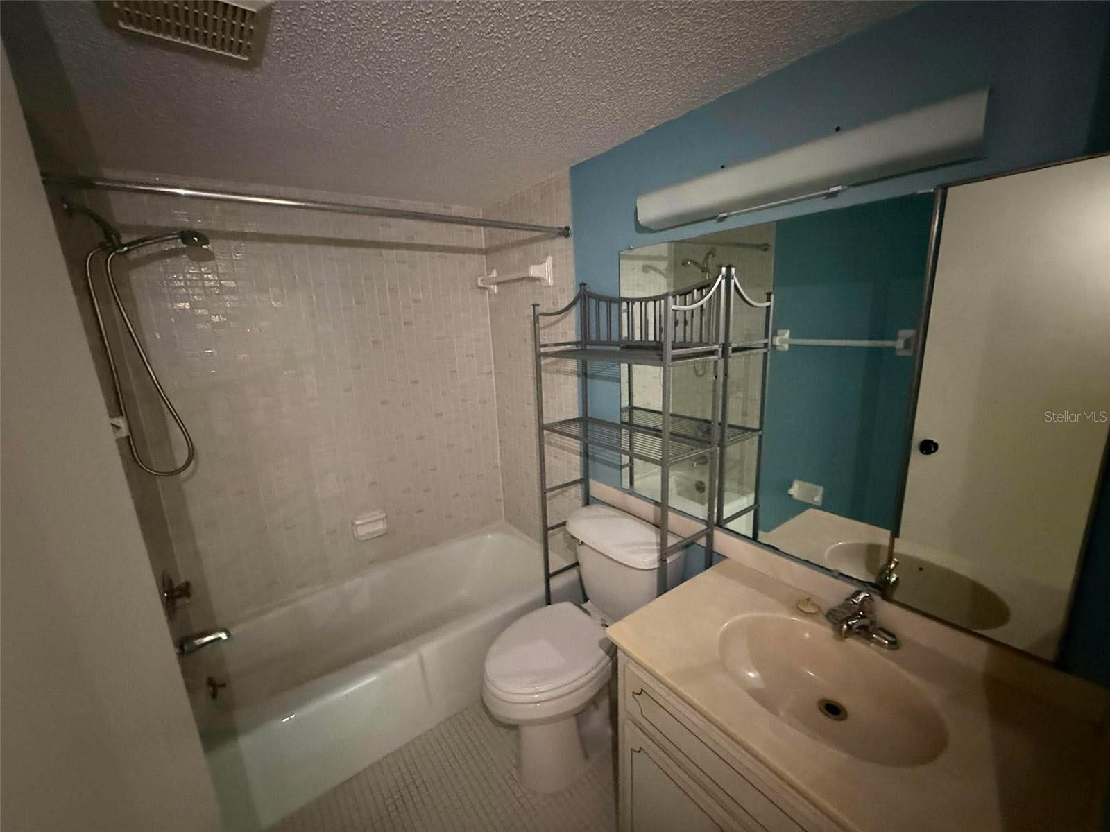 2536 Clubhouse Cir #202 Property Photo 23