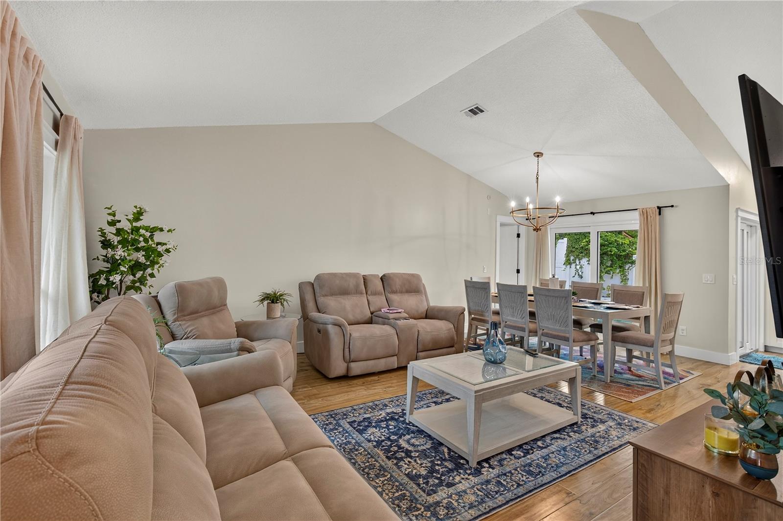 3775 Springhill Cir Property Photo 4