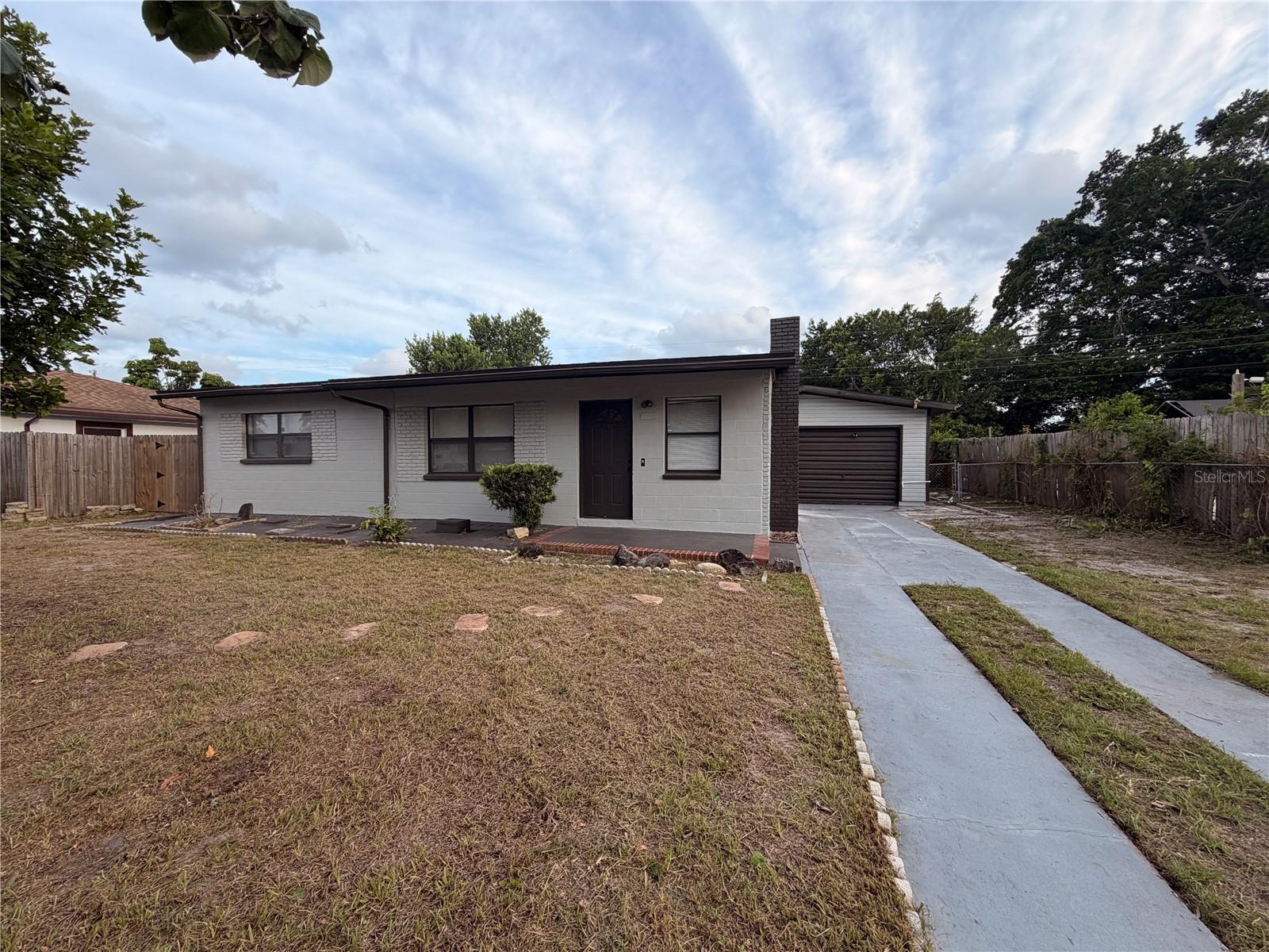 1905 Roslyn Ave Property Photo 1