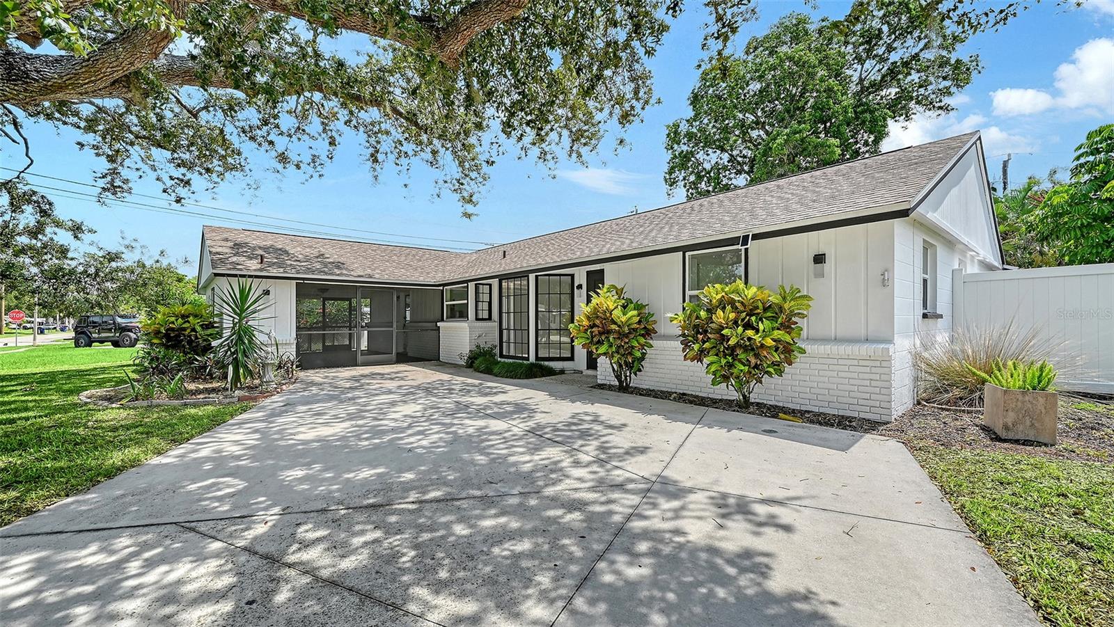 6711 S Lockwood Ridge Rd Property Photo 1