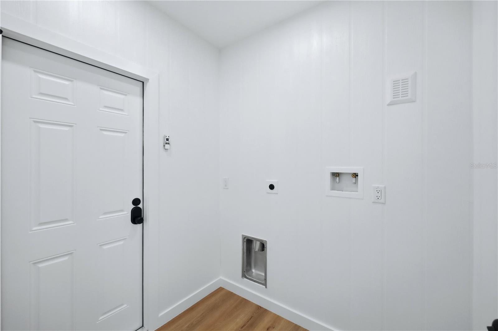 6103 Carlton Ave Property Photo 23