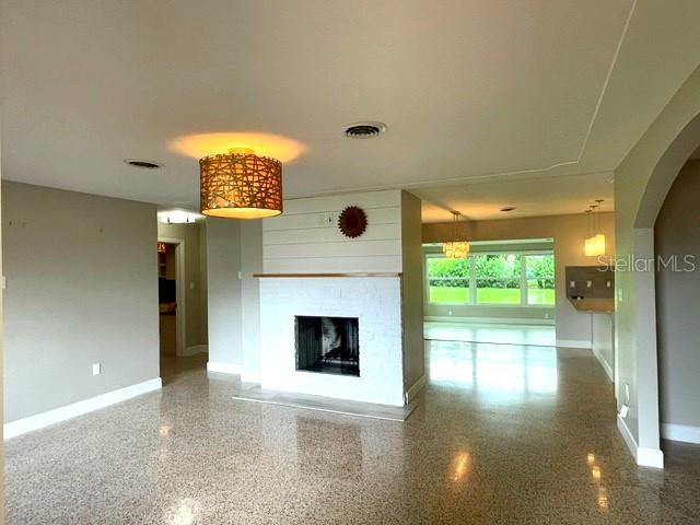 2253 Valencia Dr Property Photo 4