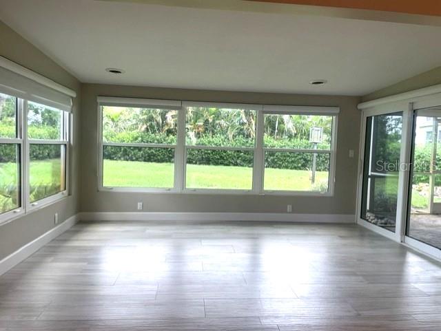 2253 Valencia Dr Property Photo 25