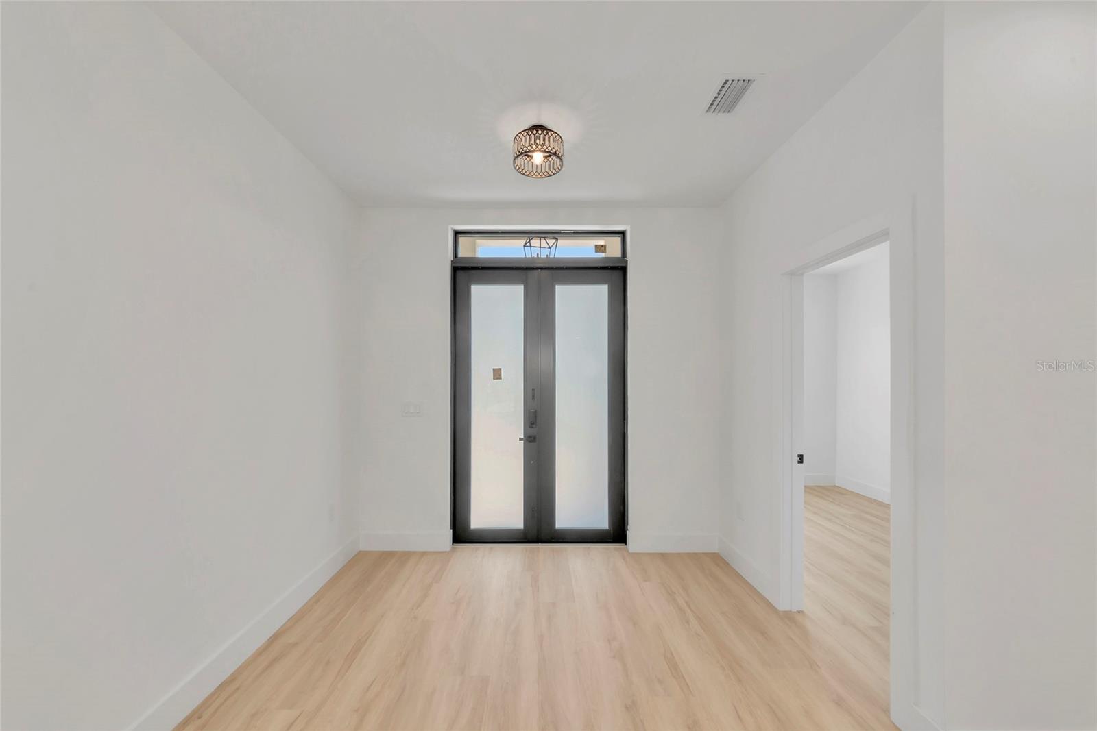 1274 Ronald St Property Photo 3