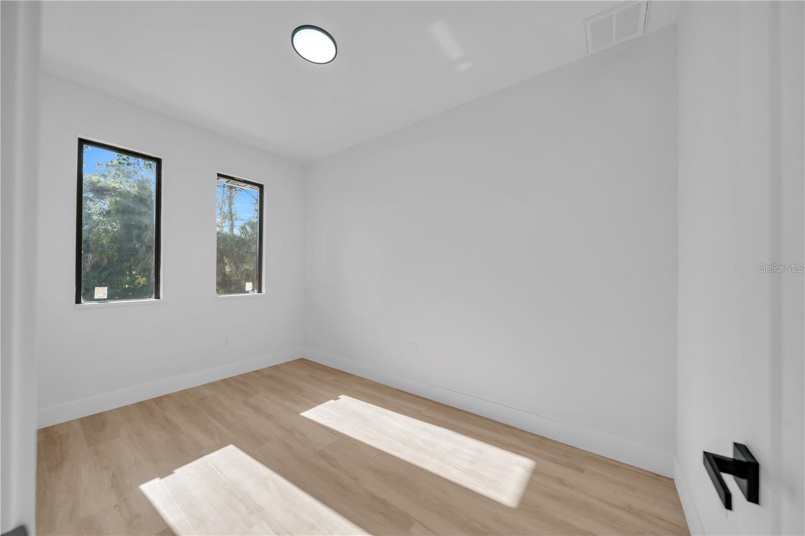 1274 Ronald St Property Photo 15