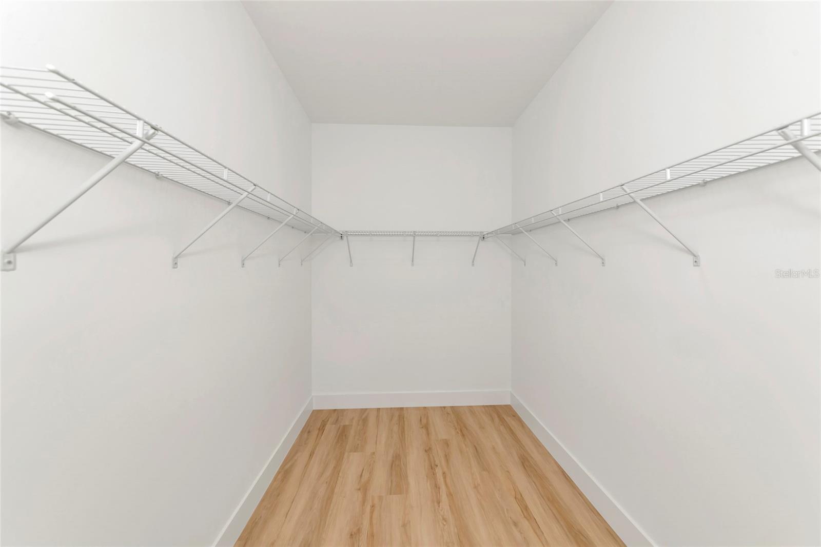 1274 Ronald St Property Photo 22