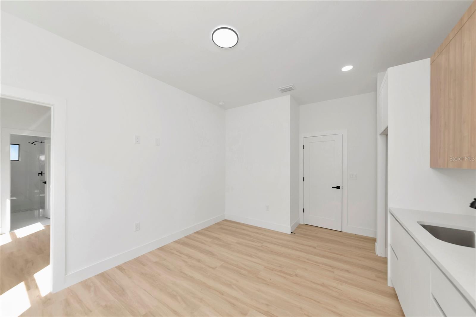 1274 Ronald St Property Photo 33