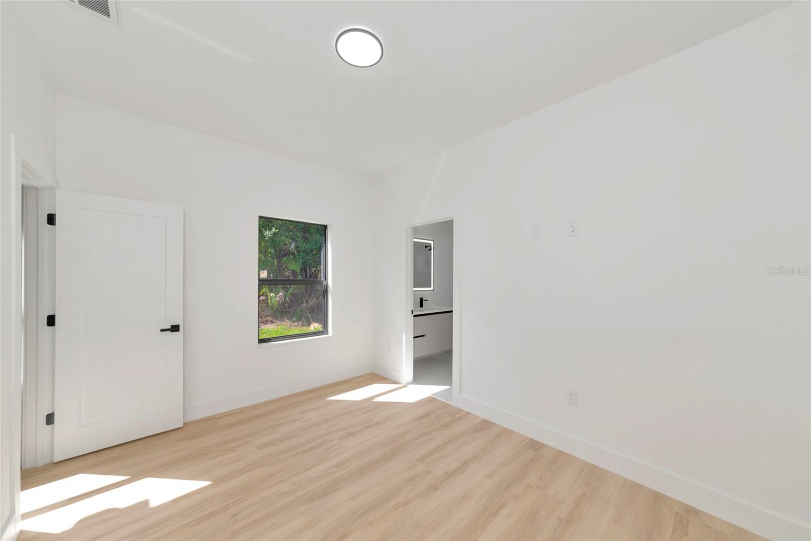 1274 Ronald St Property Photo 36