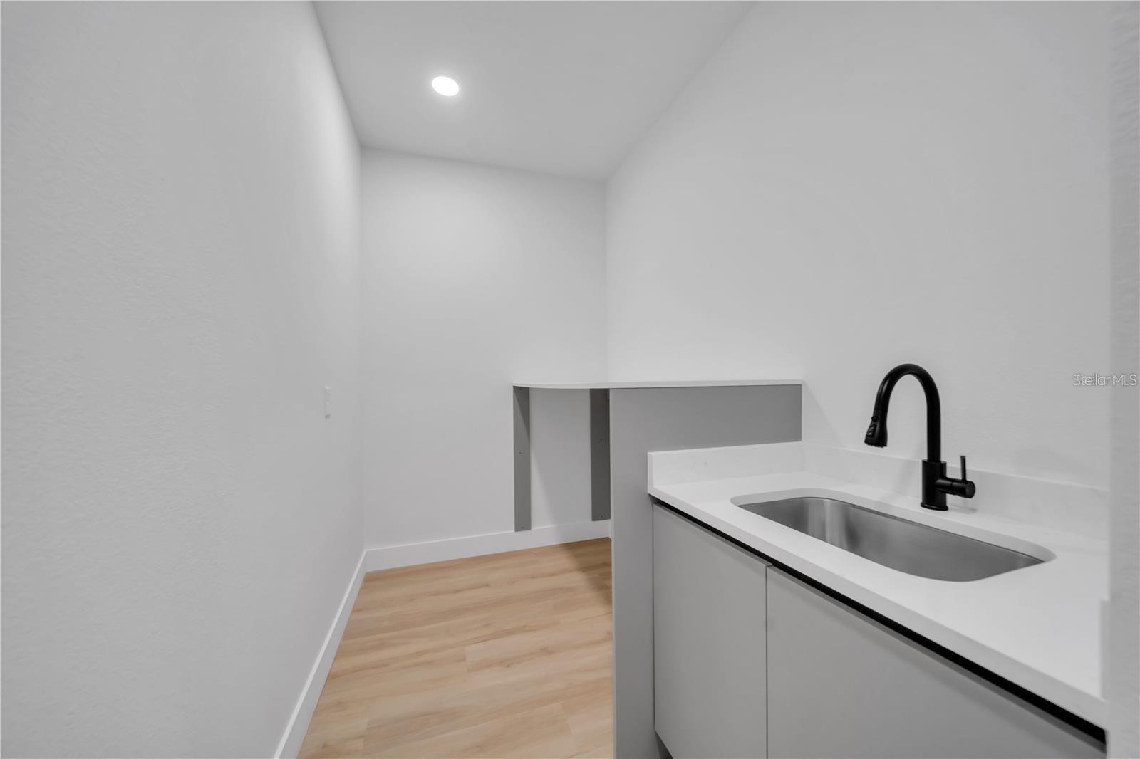 1274 Ronald St Property Photo 41