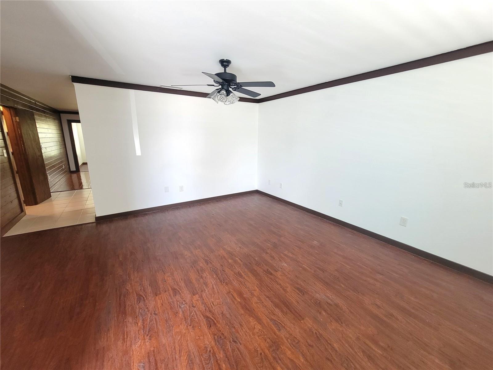 306 63rd St #b Property Photo 4