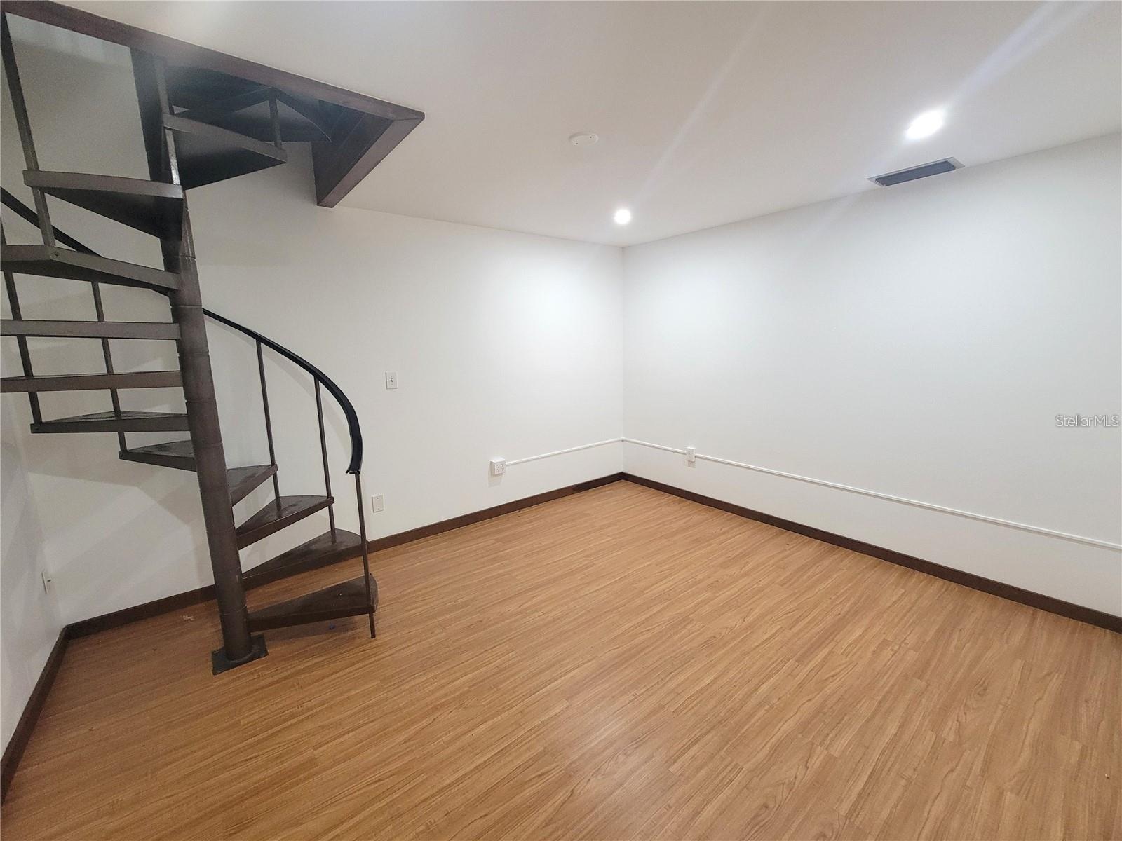 306 63rd St #b Property Photo 16