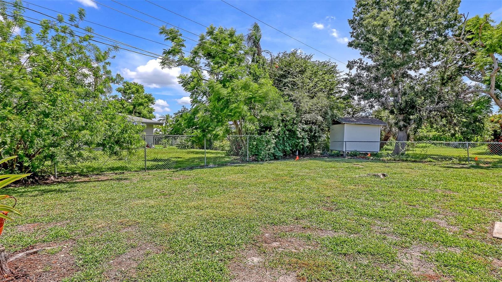 2551 Waneta Dr Property Photo 34