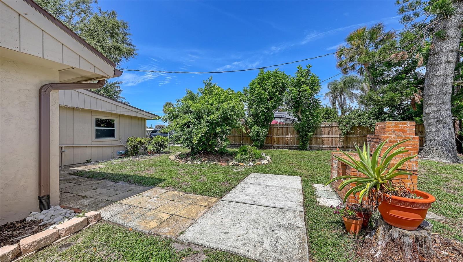 2551 Waneta Dr Property Photo 35