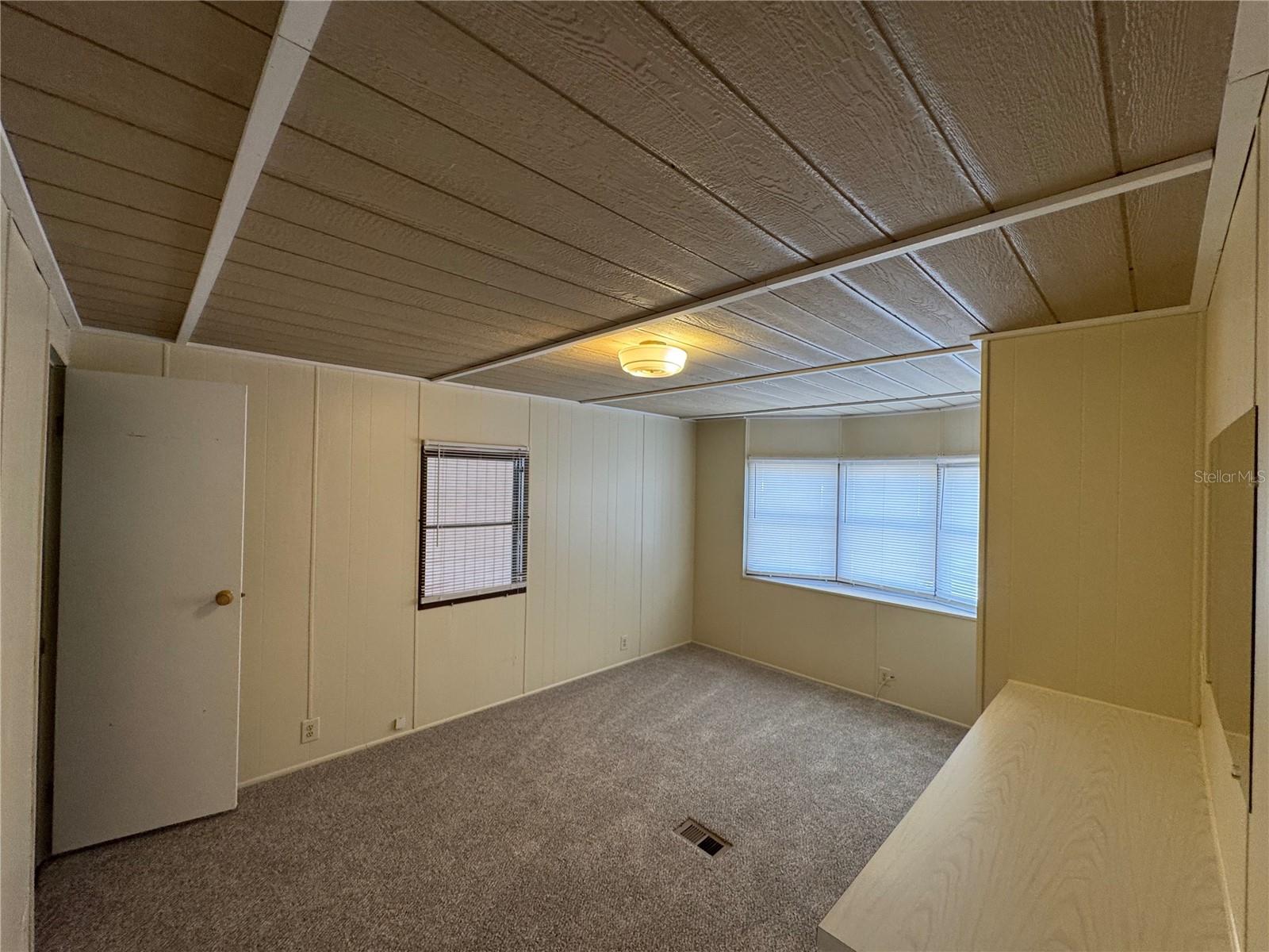 1111 49th Ave Ter W Property Photo 5