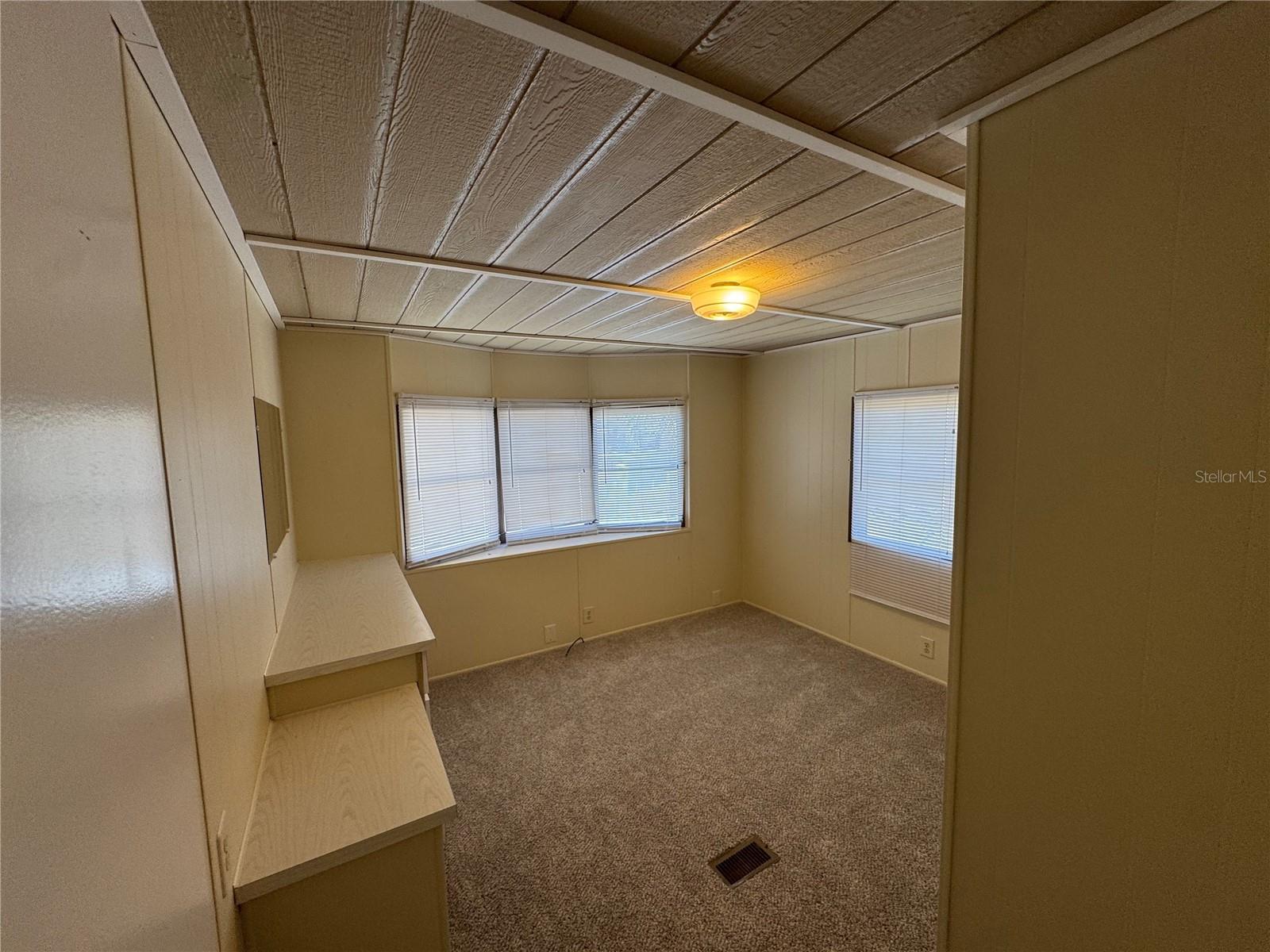 1111 49th Ave Ter W Property Photo 6