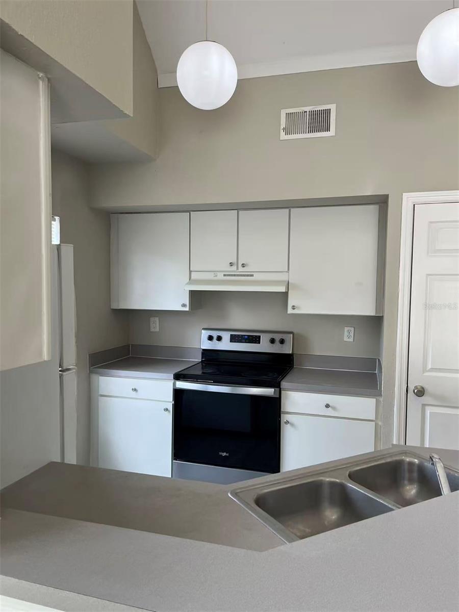 A4702008 Property Photo 2