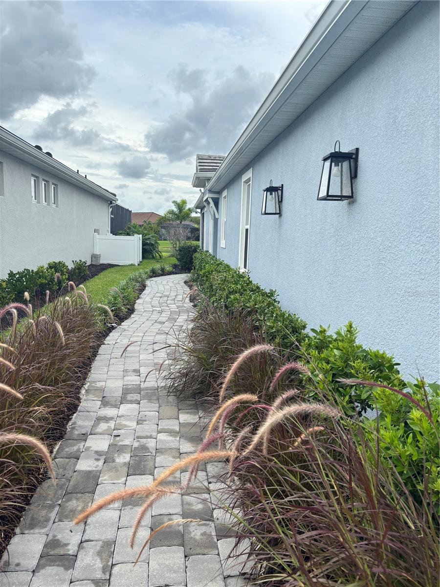16117 Isola Pl Property Photo 3
