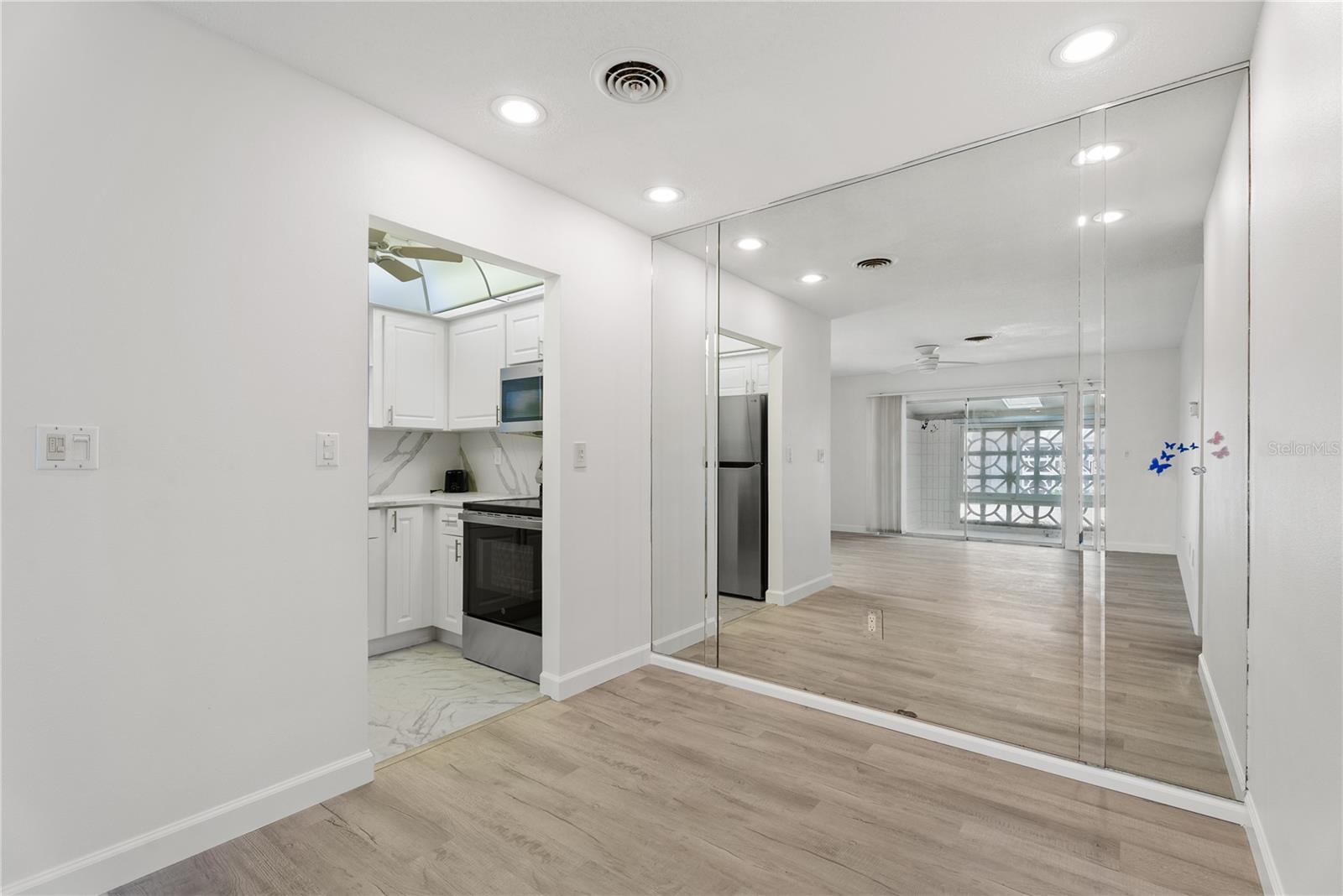 1205 Tarpon Center Dr #e2 Property Photo 8