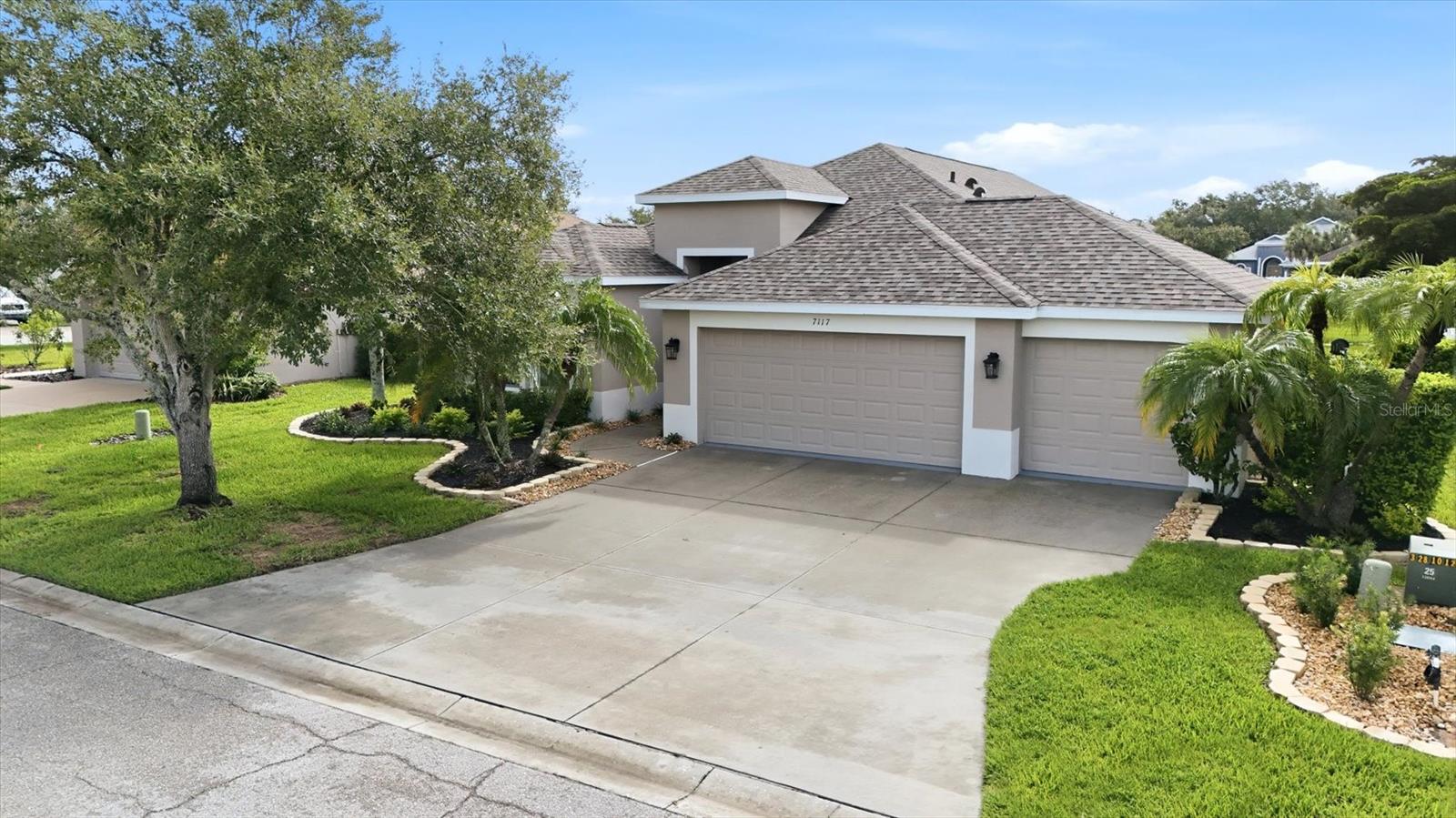 7117 50TH AVENUE CIR E Property Photo 1