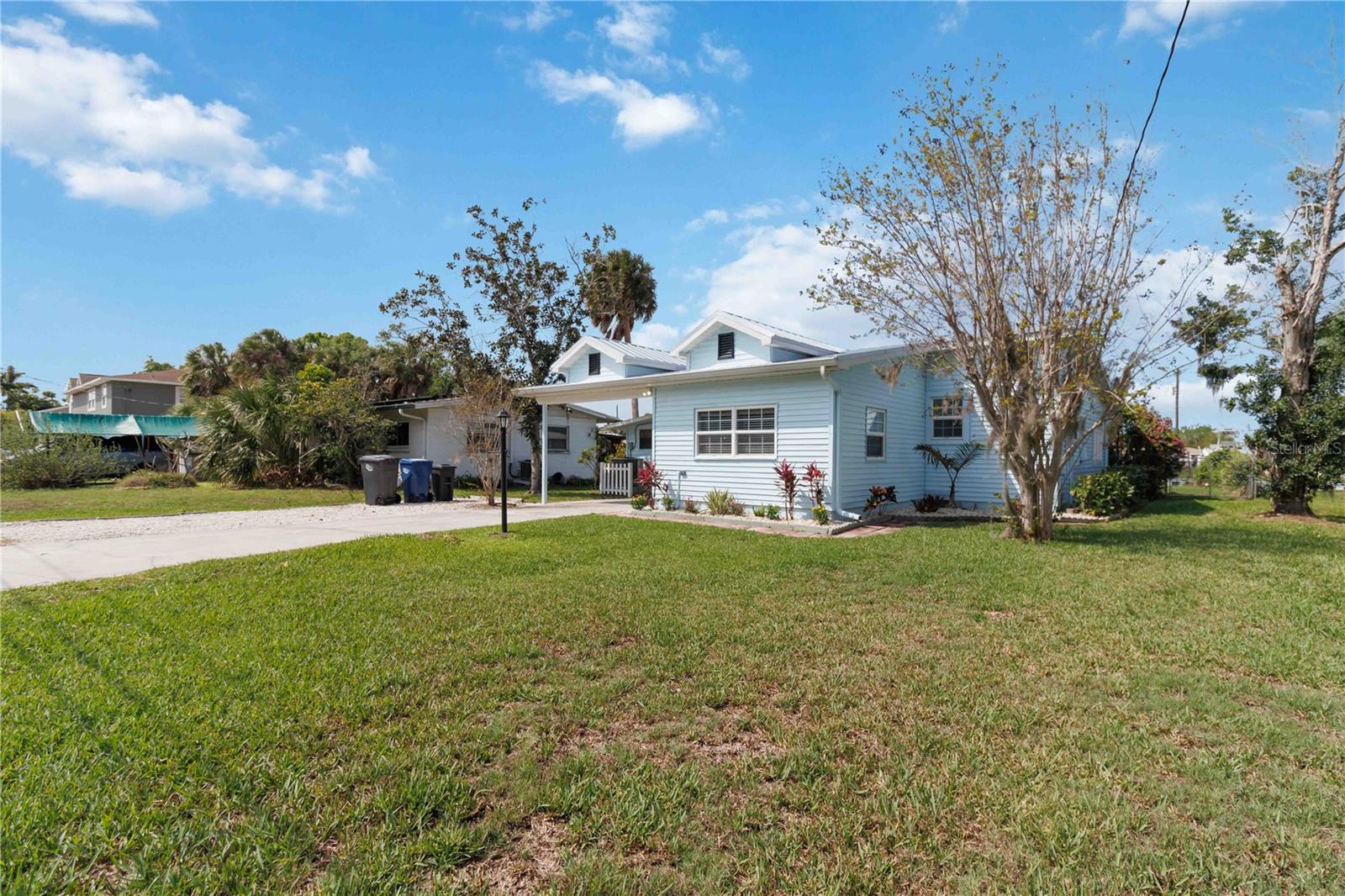 607 Manatee Ave Property Photo 2