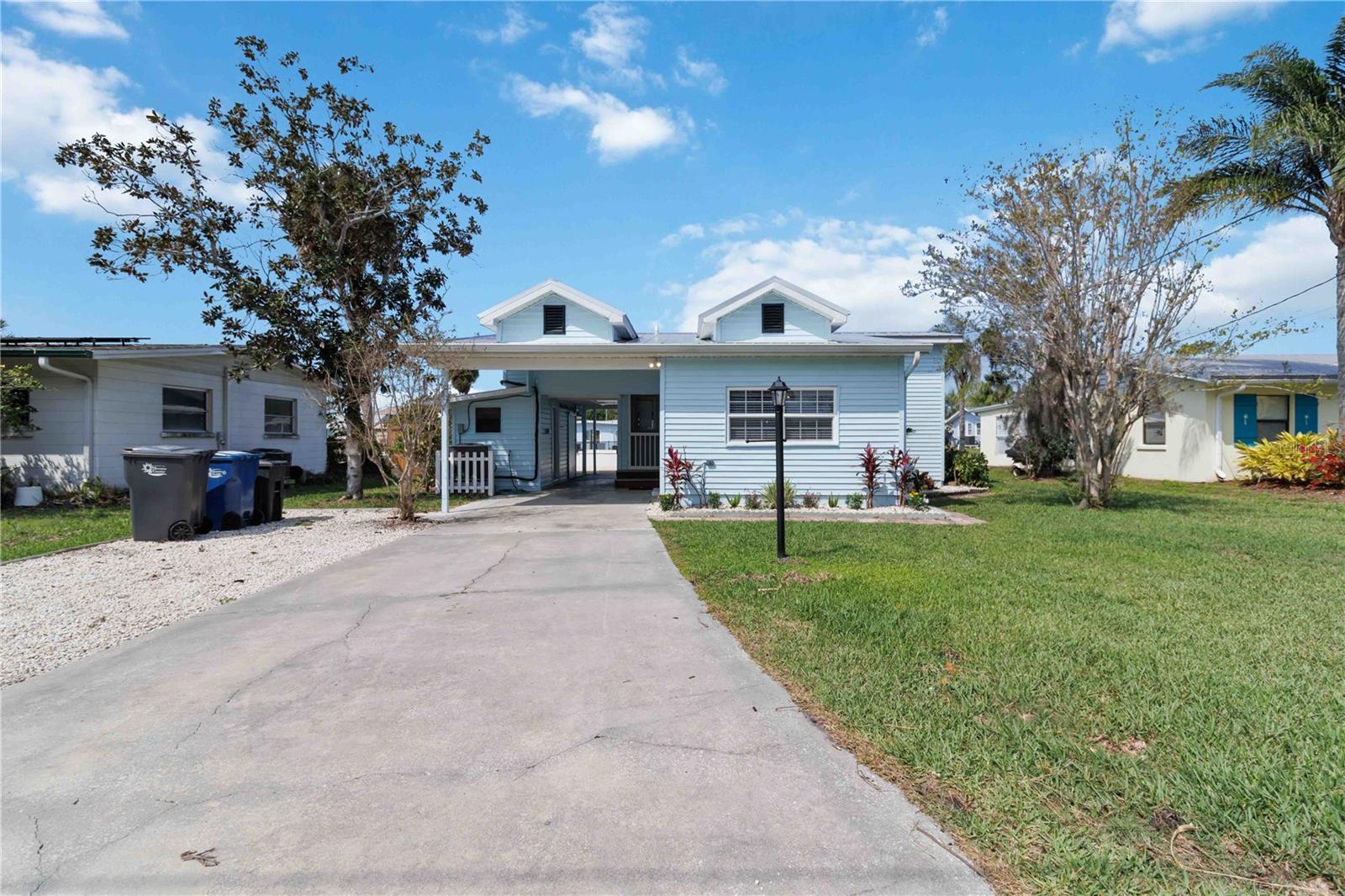 607 Manatee Ave Property Photo 3