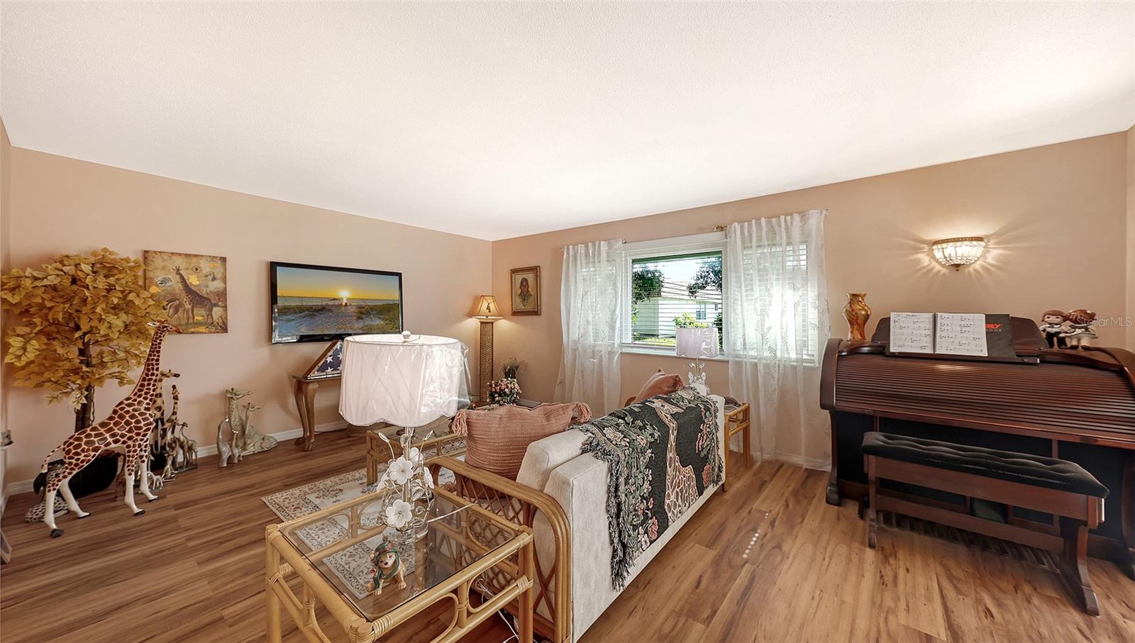 2623 Riverbluff Pkwy #v144 Property Photo 6