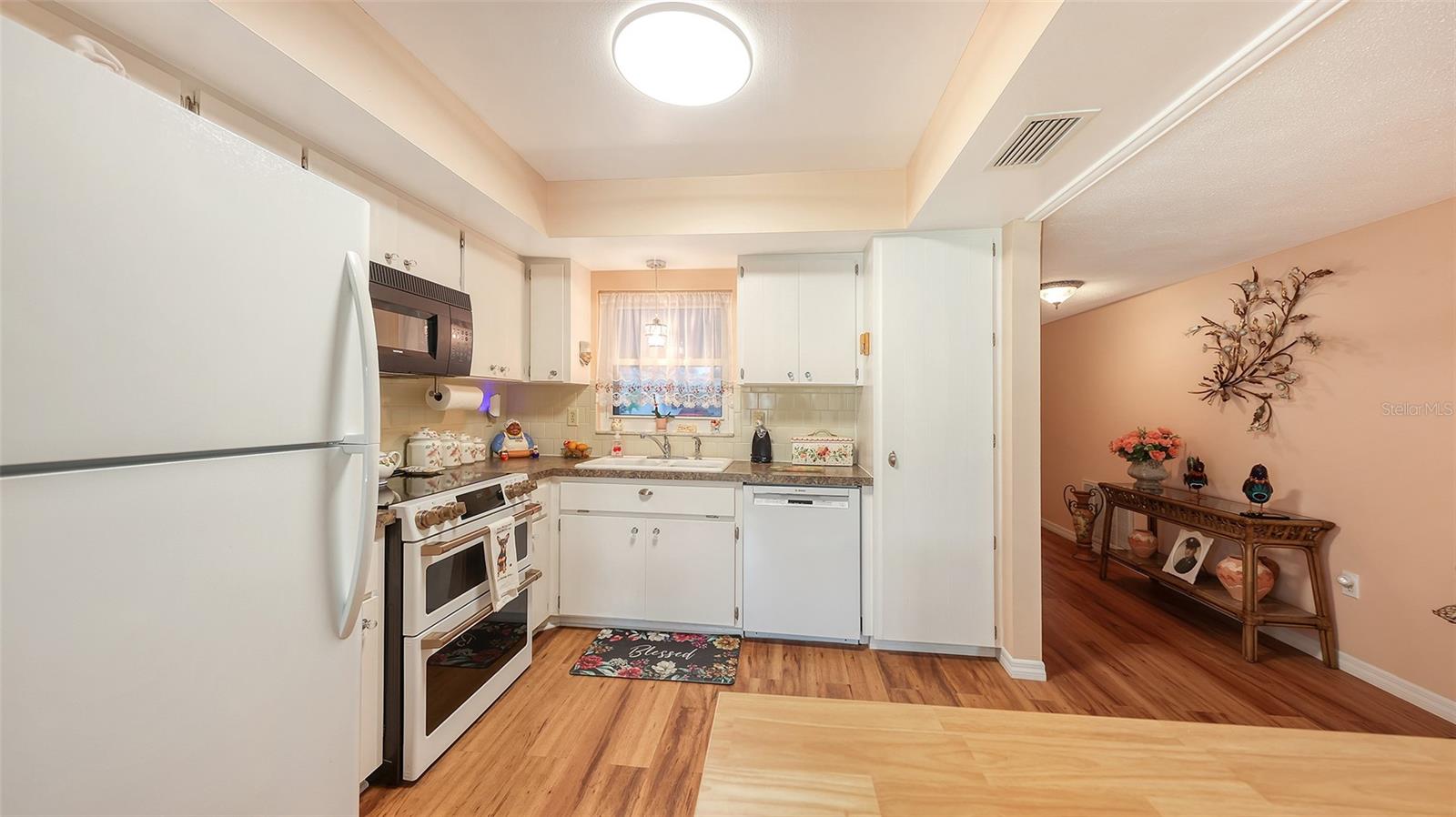 2623 Riverbluff Pkwy #v144 Property Photo 13