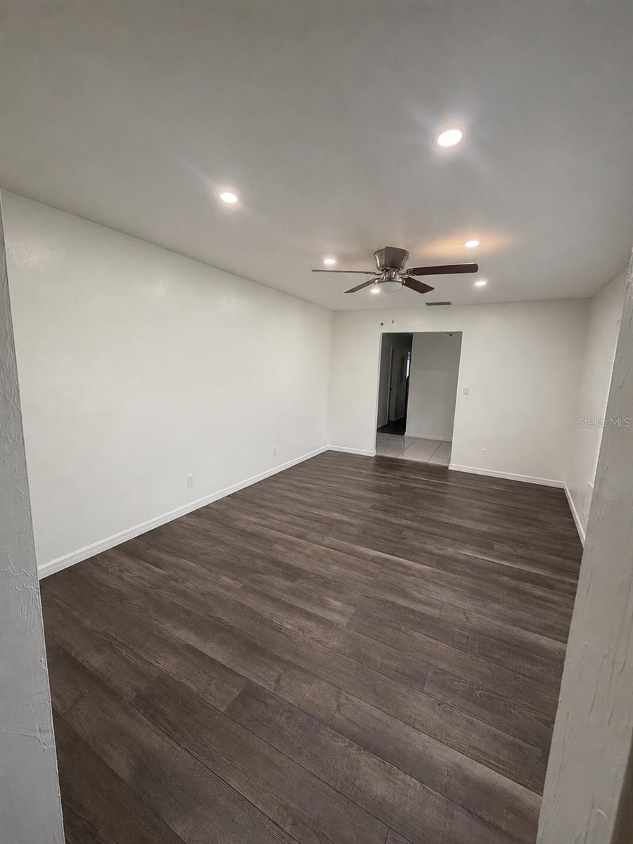 1221 Sw Skates St Property Photo 6