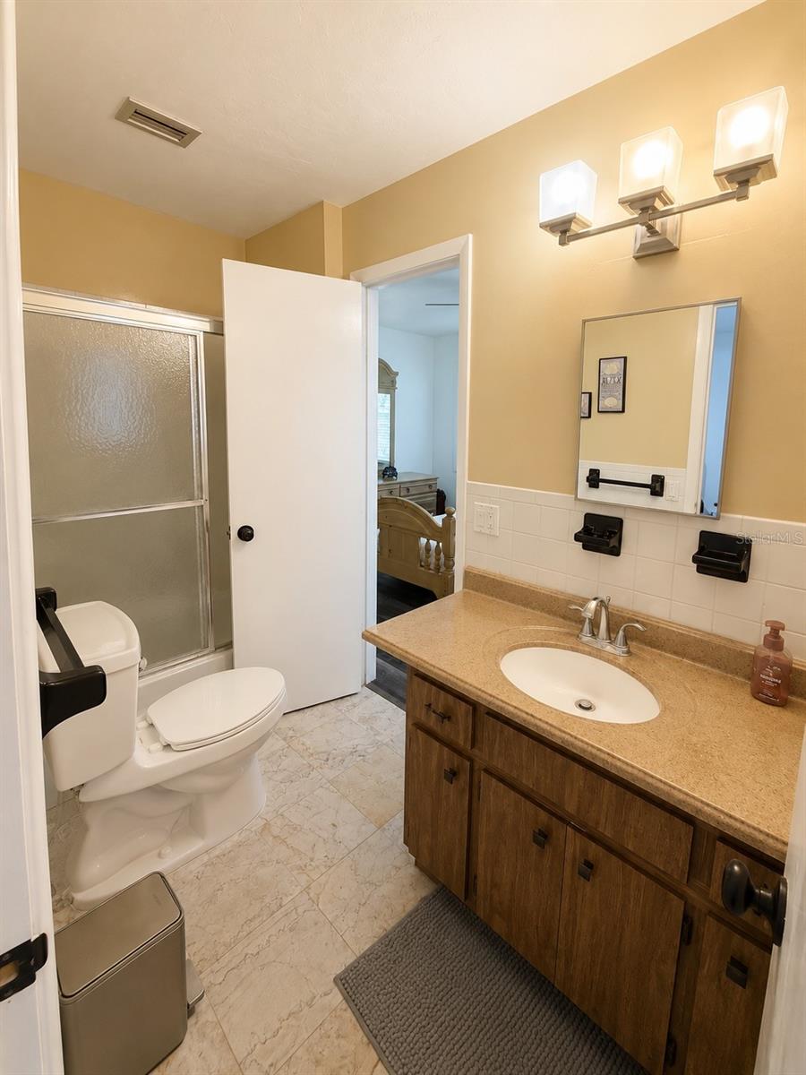 1221 Sw Skates St Property Photo 21