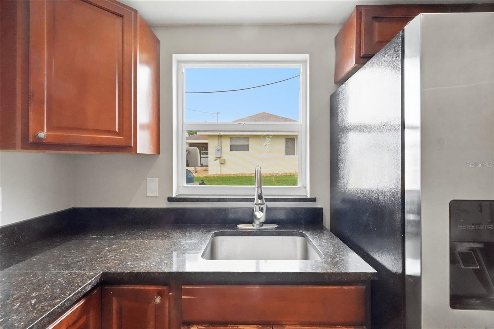 935 Everest Rd Property Photo 24