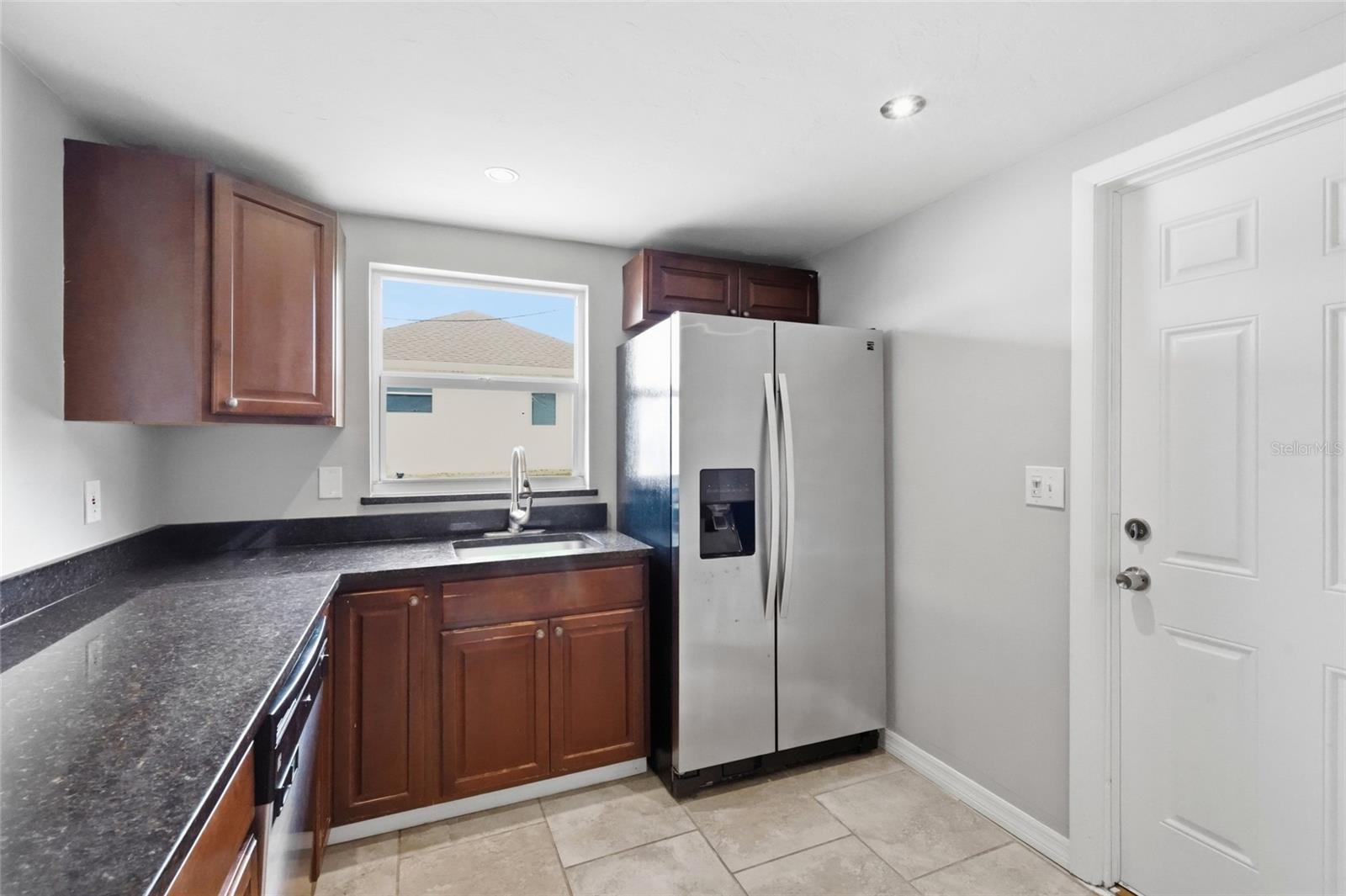 935 Everest Rd Property Photo 25