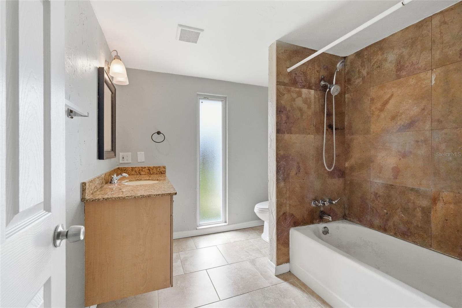 935 Everest Rd Property Photo 34