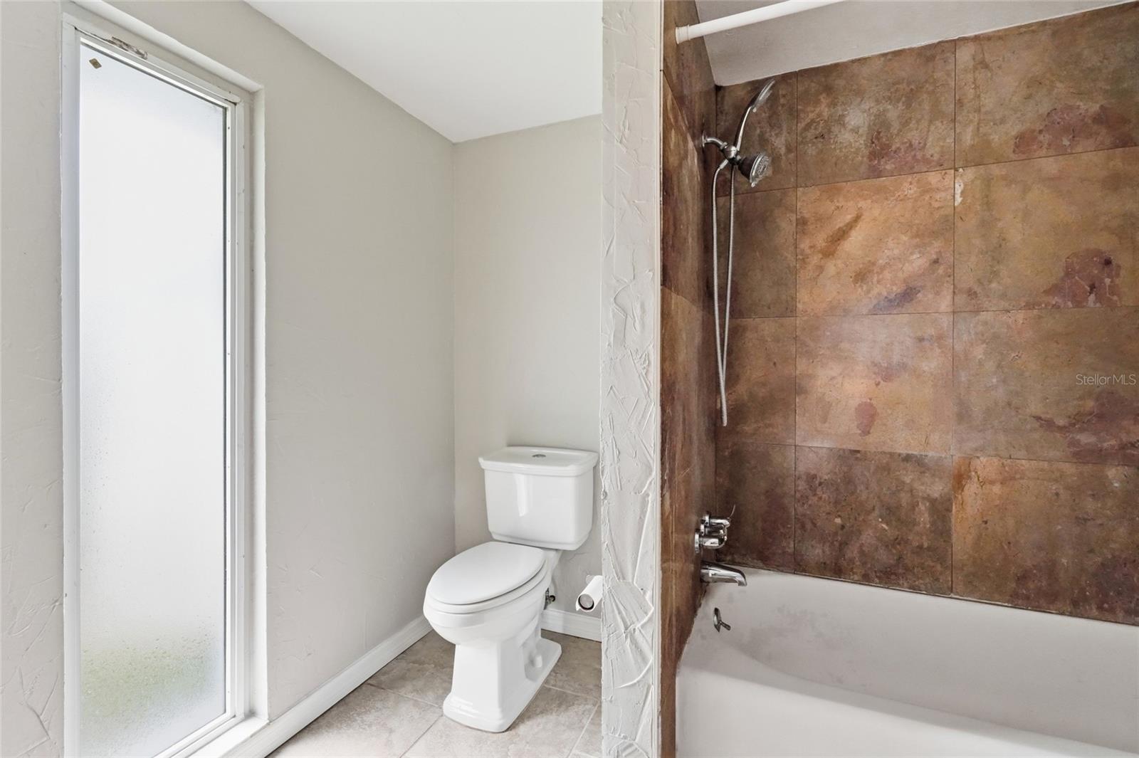 935 Everest Rd Property Photo 37