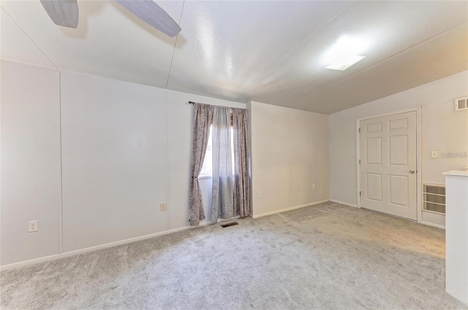 6626 Texas St Property Photo 9