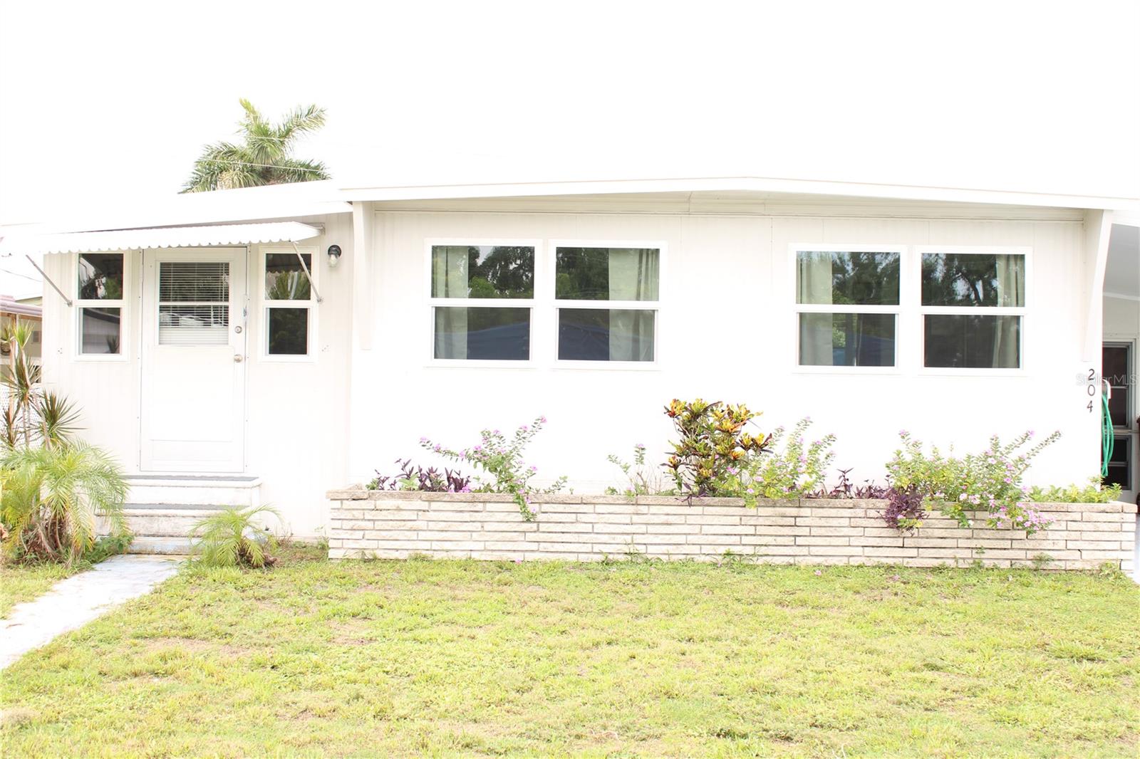 204 50th Avenue Dr W Property Photo 1